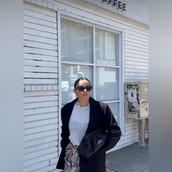 Shop Starlow Black Oversized Blazer - Picture 4 of 5